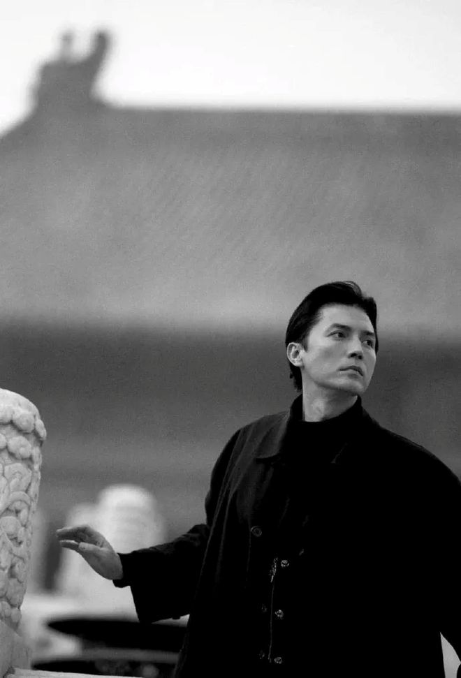“亚洲第一美男”尊龙12年后现状曝光：发福变丑无妻无子。